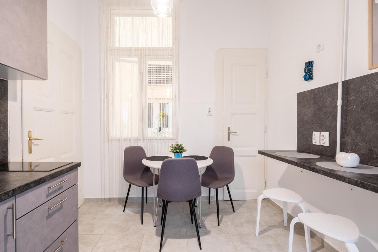 The White House Apartment Budapest Exterior photo